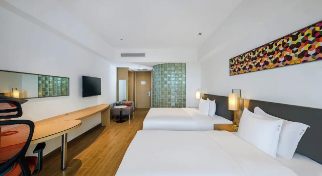 Трёхместный номер Standard Holiday Inn Express Haikou West Coast by IHG