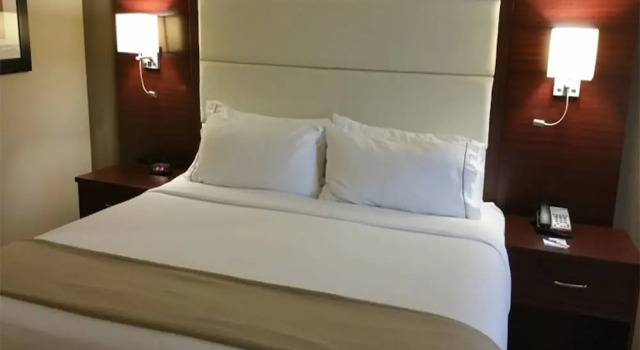 Двухместный люкс Holiday Inn Express & Suites Lantana by IHG