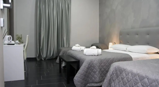 Четырёхместный номер Classic B&B Napoli Binario 1