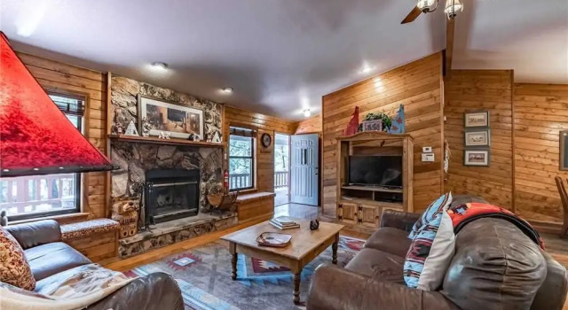 Fort Getaway - Three Bedroom Cabin with Hot Tub, Varaa Hotelli Ruidoso New Mexico