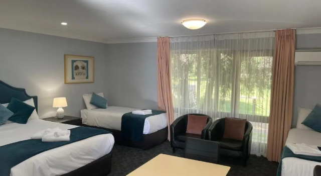Семейный номер Standard Town & Country Motor Inn