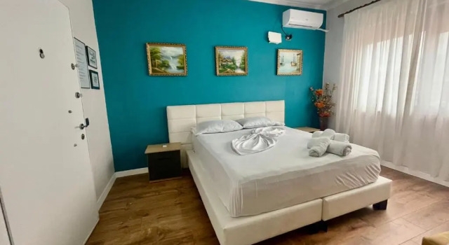 Номер Economy Central room private entry and bathroom