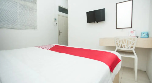 Lapan Lapan by OYO Rooms, Book Hotel Banjarmasin 