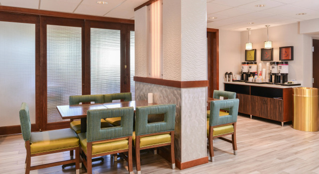 Hampton Inn Seattle-Airport, Book Hotel Hoteller i SeaTac med pool, Swimmingpool