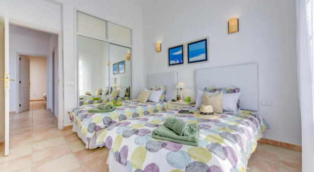 Коттедж Villa Aloe con piscina climatizada, Playa Fañabe, Costa Adeje
