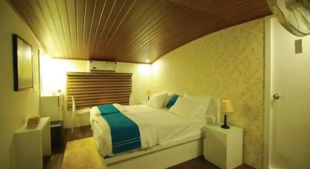 Номер Deluxe Whispering Waters Houseboat,Alleppey