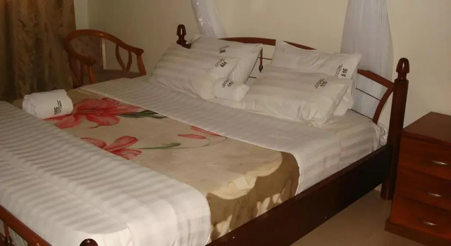 Acholi Inn, Rezervovat Hotel Hotely v Gulu s bazénem, Bazén