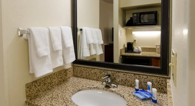 Студия Fairfield Inn and Suites by Marriott Potomac Mills Woodbridge