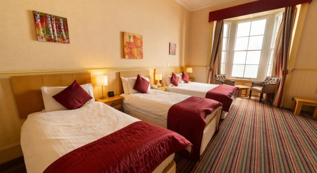 Четырёхместный семейный номер Standard с видом на море Hotel Prince Regent