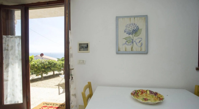 Apartment Two-room Number 3 on the seafront of Morcone-MORCONE BILO N° 3