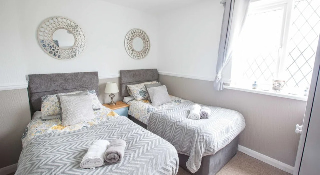 Poachers Cottage - 3 Bedroom Cottage - Ivy Towers, Book Feriehus St. Florence Pembrokeshire