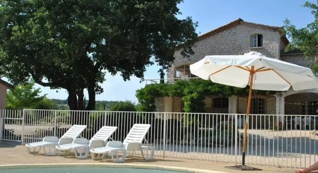 Huswell - Rustic G te With Pool in Southern France, Book Feriehus Hoteller i Saint-Victor-de-Malcap med parkering, Parkering