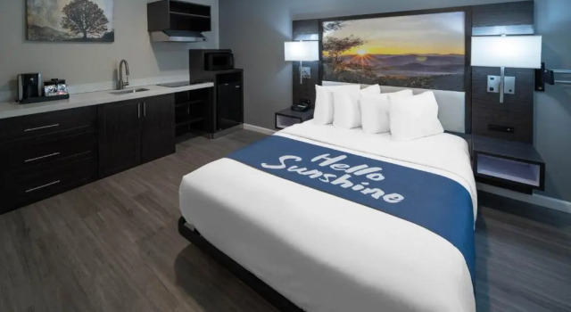 Двухместный люкс Deluxe Days Inn by Wyndham Galt - Elk Grove South