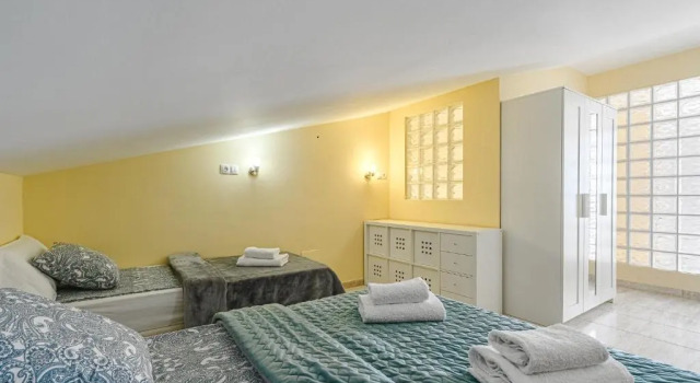 RED Large family apartment, three floors, 10 guests, Prenota Appartamento Hotel a Tenerife con piscina, Piscina