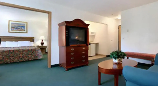 Люкс Travelodge by Wyndham Waukegan Gurnee