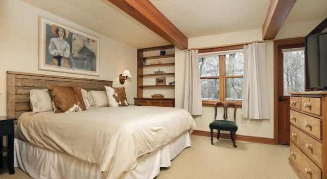 Deluxe 3 & 4 Bedroom Aspen Apartments Next to Silver Queen Gondola