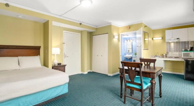 Студия Cayman Suites Hotel