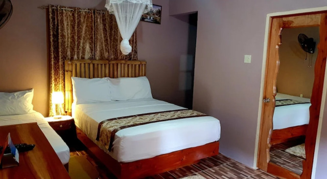 Mesmerize Guest House, Забронировать Гостевой дом Отели Порт-Антонио с парковкой, Парковка