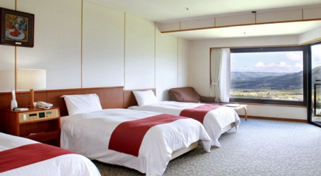 Трёхместный номер Standard с видом на горы Hotel Greenpia Minami Aso