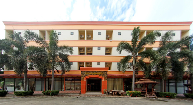 Central Park Hotel, Rezervovat Hotel Hotely v Central Thailand s parkováním, Parkování