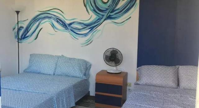 Standardowy czteroosobowy pokój i balkonem Medusas Hostel
