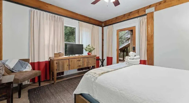 Life is Gruene-riverfront Luxury-1mi To Gruenehall