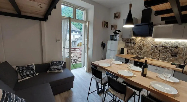 Appartement mezzanine 6 personnes avec balcon vue sur la montagne, Rezervasyon Daire Pyrenees National Park otoparklı oteller, Otopark