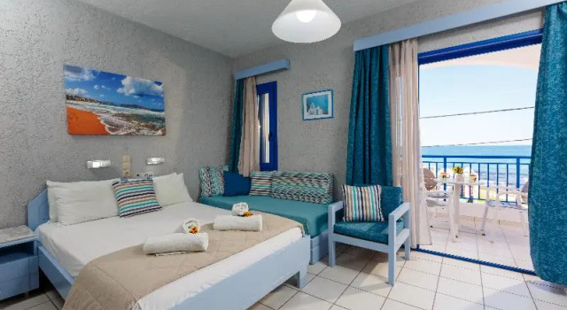 Четырёхместная студия с балконом Latania Apartments