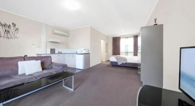Студия Moonlight Bay Apartments
