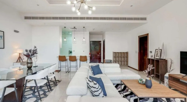 Stunning Apartment w/ Beach Access at The Palm!, Забронировать Апартаменты/квартира Отели Дубая с бассейном, Бассейн
