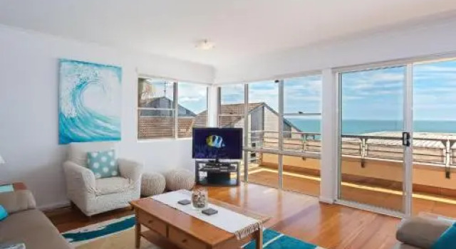 3 'The Clippers' 131 Soldiers Point Road - Fabulous Waterfront Unit