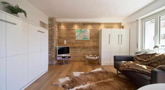Swiss chalet-studio in the historical Leukerbad, Book Chalet Sommerhuse i Leukerbad, Hytte