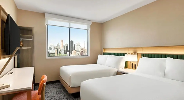 Четырёхместный номер Standard Holiday Inn LIC - LaGuardia West