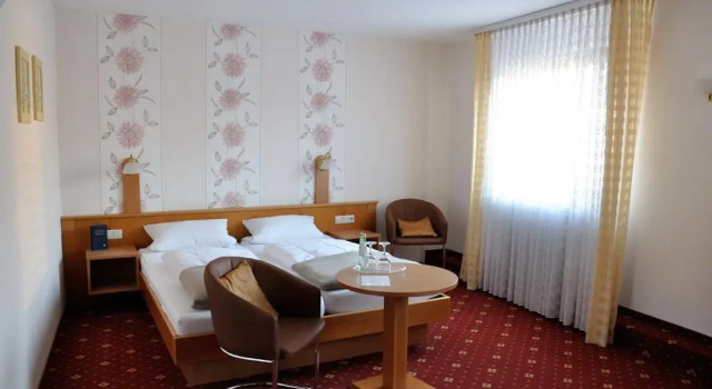 Bold´S Hotel-Restaurant "Zum Grünen Kranz", Забронировать Отель Родальбен Пфальцский Лес