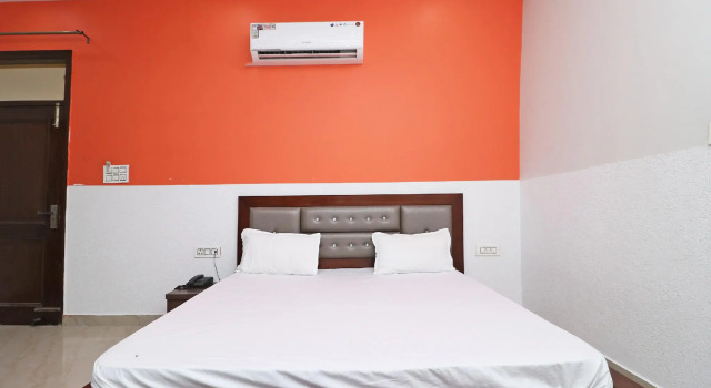 OYO 37345 Hotel Saffron Living