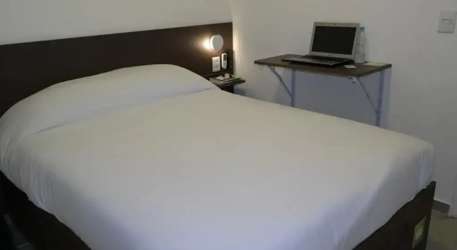 Mr. Hostel Business Lodge