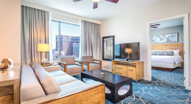 Люкс Deluxe с 2 комнатами Club Wyndham Desert Blue