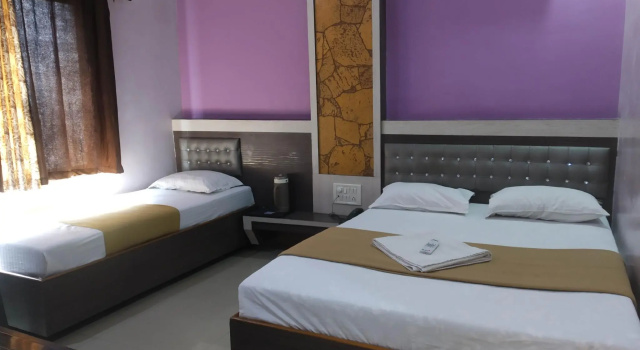 Трёхместный номер Deluxe Sai Balaji Residency shirdi near sai temple