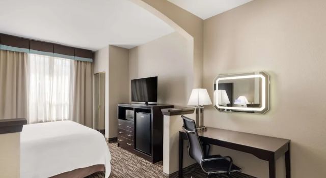 Двухместный номер Standard Comfort Suites Plano East - Richardson