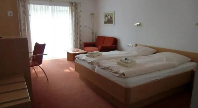 Трёхместный семейный номер Standard с видом на сад Landhaus Pfahlershof