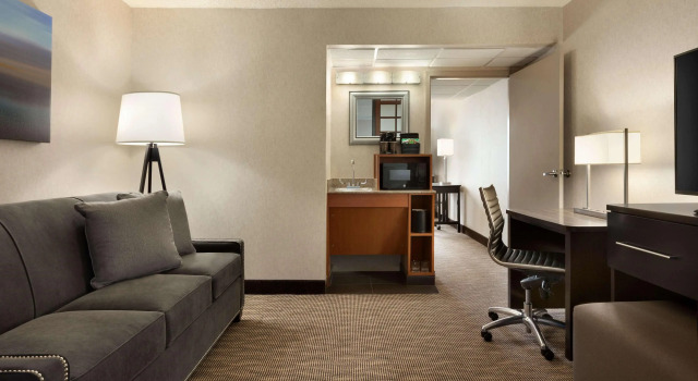 Embassy Suites by Hilton Oklahoma City Will Rogers Airport, Забронировать Отель Оклахома-Сити Оклахома