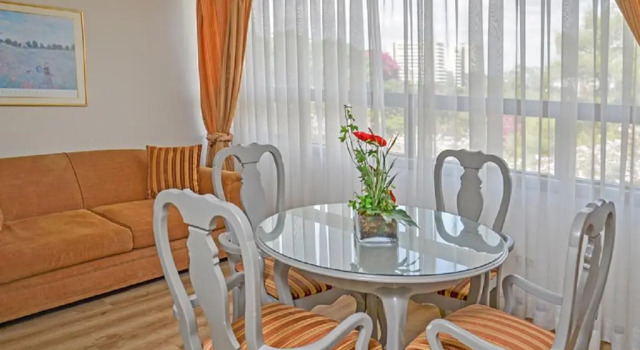Полулюкс Hotel Santander Plaza