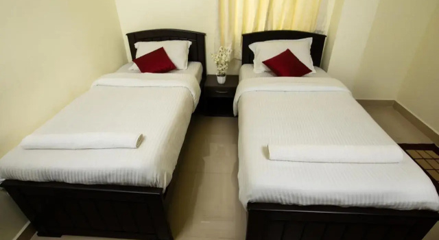 Srichand Business Class Rooms, Забронировать Отель Отели Тируваллур с завтраком, Завтраки