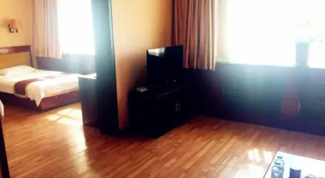 Люкс Business Urumqi Sanye Express Hotel (Autonomous Region Museum)