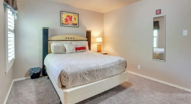 Коттедж с 5 комнатами Spacious Texas Abode w/ Deck & Fenced-in Yard!