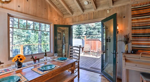 Коттедж с 5 комнатами с балконом Hot Tub & Lake Tahoe Views: Kings Beach Lodge