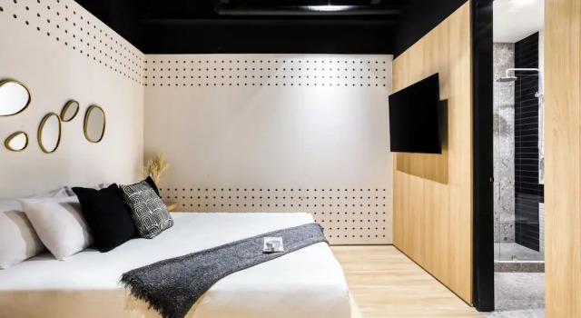 Апартаменты Downtown Designer Apartments by ULIV