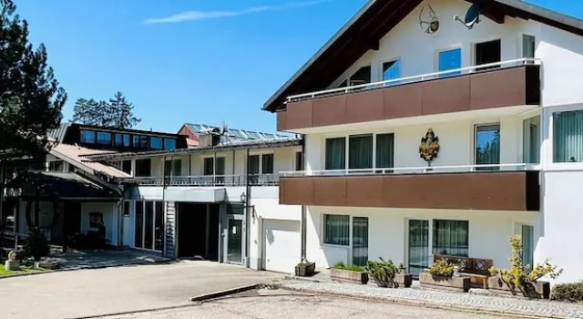 Landhotel Tanneneck - ideal für Gruppen, Familien und Hunde, Réserver Hôtel Hôtels à Bade-Wurtemberg avec parking, Parking