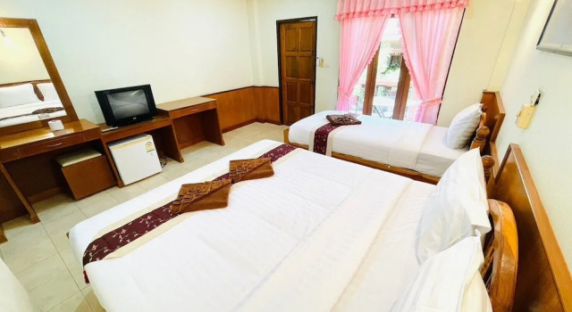 Трёхместный номер Standard с балконом Family House Resort, Haad Rin