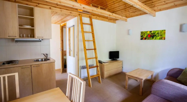 Коттедж c 1 комнатой с балконом Roosta Holiday Village